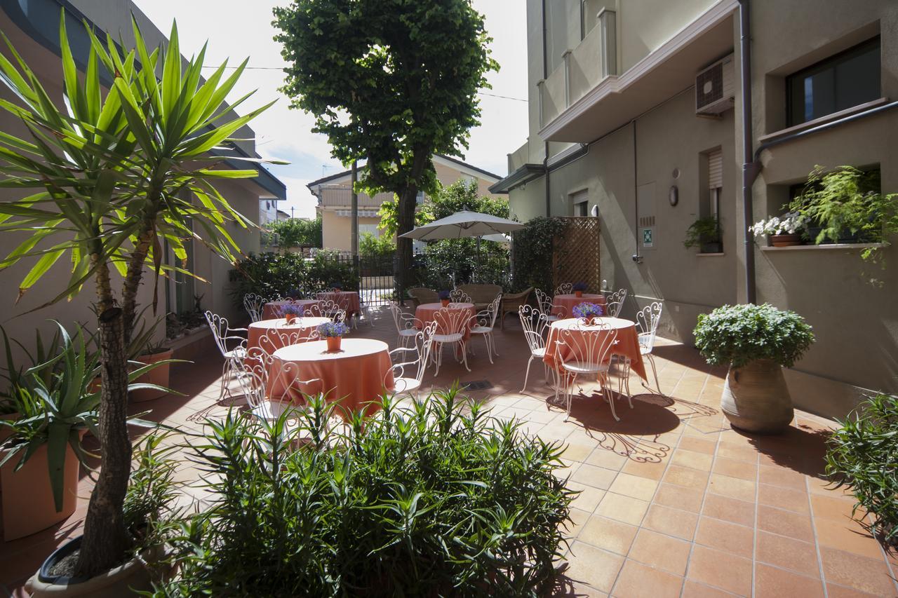Residence Il Capodoglio Rímini Exterior foto